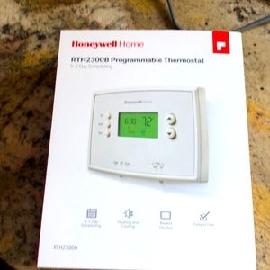 Honeywell RTH2300B programmable thermostat 5-2 day scheduling heating & cooling